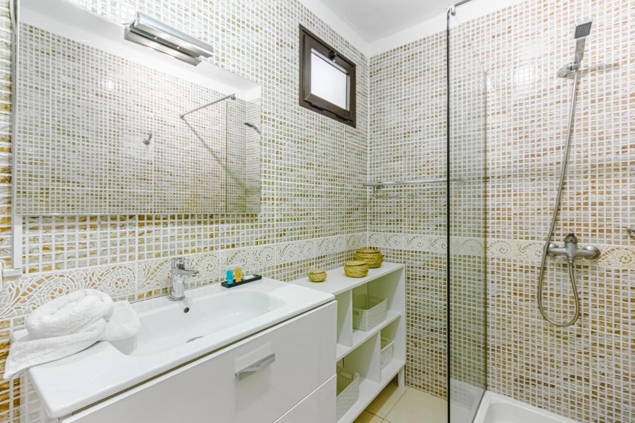 ארונה Fantastic Large Studio In Front Of Beach Heated Pool Wifi מראה חיצוני תמונה